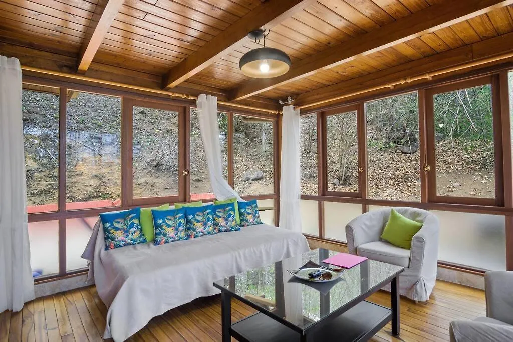 Chalet Flambwayan, Quiet, Peaceful And Well Located Les Anses-d'Arlets